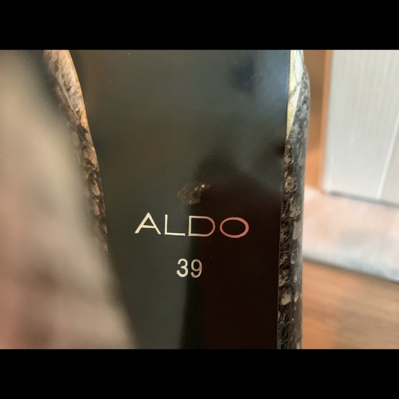 Pumps - Picture 4 of 4